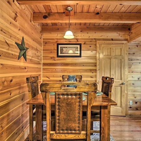 Romantic Cabin With Hot Tub In Pigeon Forge! Eksteriør billede