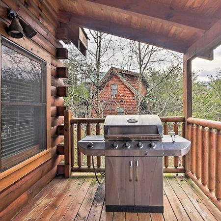 Romantic Cabin With Hot Tub In Pigeon Forge! Eksteriør billede