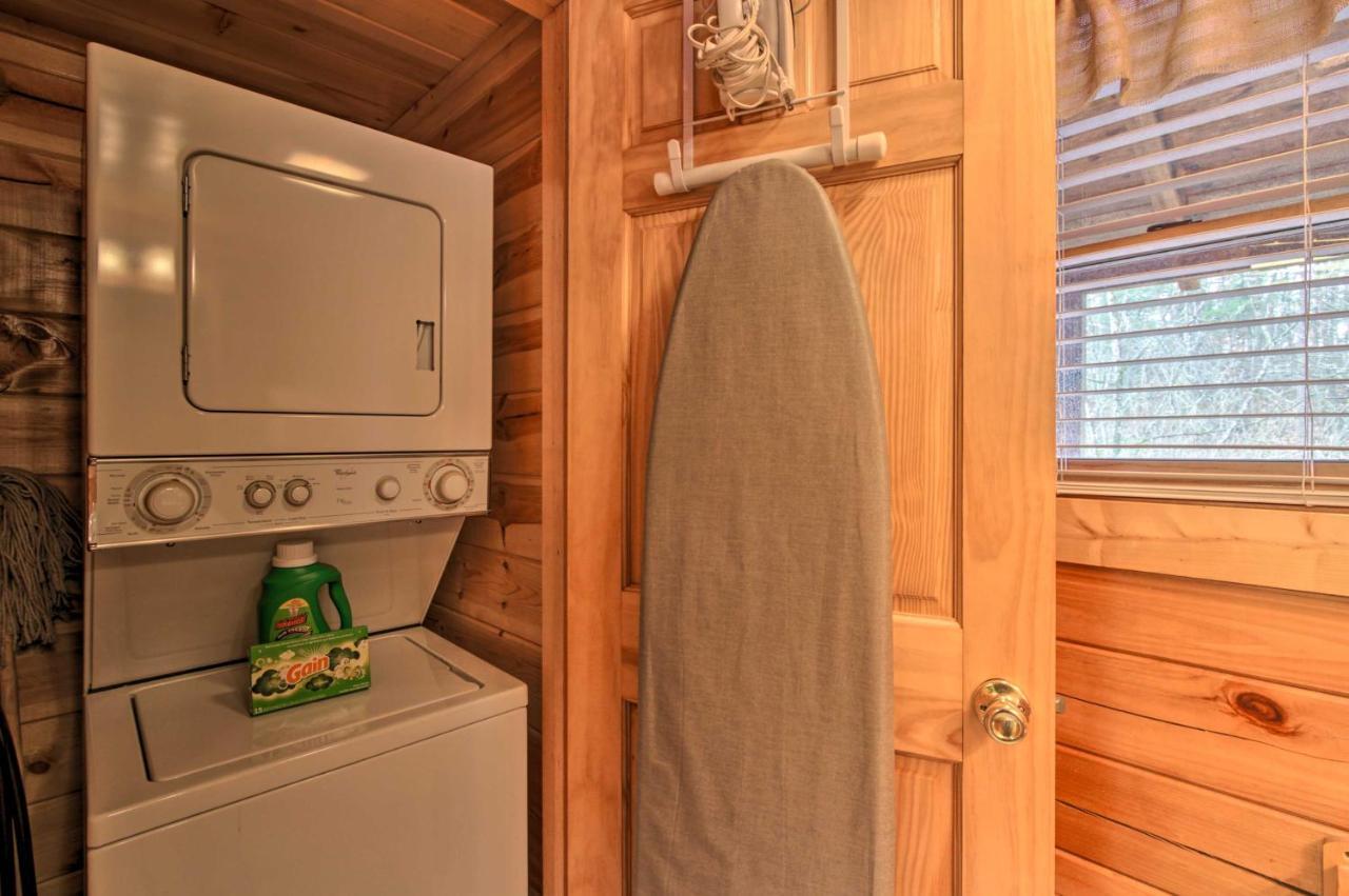 Romantic Cabin With Hot Tub In Pigeon Forge! Eksteriør billede