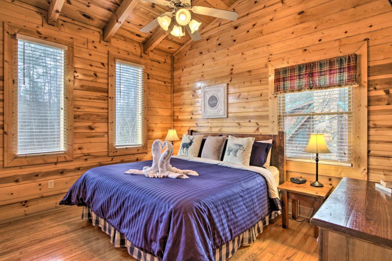 Romantic Cabin With Hot Tub In Pigeon Forge! Eksteriør billede